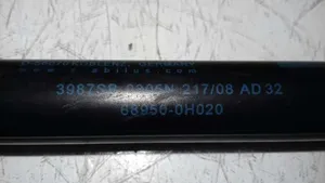 Citroen C15 Amortyzator klapy tylnej bagażnika 689500H020