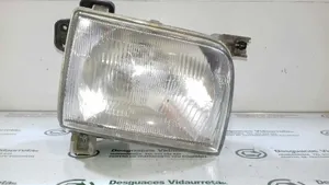 Nissan PickUp Lampa przednia 