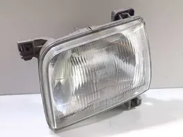 Nissan PickUp Lampa przednia 260603S225