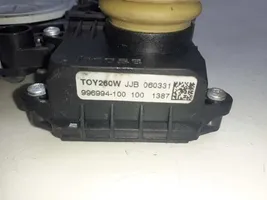 Toyota Corolla Verso AR10 Manualny podnośnik szyby drzwi przednich 698200F010