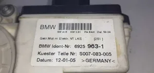 BMW X3 E83 Alzacristalli manuale della portiera anteriore 51333448249