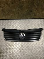 Volkswagen PASSAT B5.5 Etupuskurin ylempi jäähdytinsäleikkö 3B0853651L