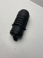 Audi A4 S4 B7 8E 8H Supporto di montaggio del filtro dell’olio 8558686