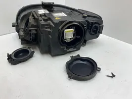 Audi A4 S4 B7 8E 8H Lampa przednia 8E0941030BM