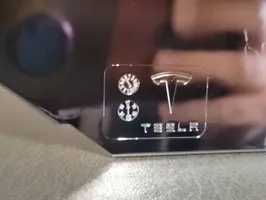 Tesla Model S Modanatura separatore del paraurti anteriore 105637900C