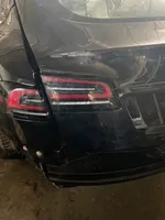 Tesla Model S Pannello laterale posteriore 