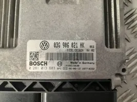 Volkswagen Touran I Calculateur moteur ECU 03G906021HK