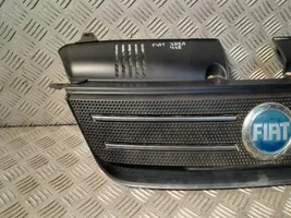 Fiat Idea Maskownica / Grill / Atrapa górna chłodnicy 735357980