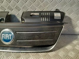 Fiat Idea Maskownica / Grill / Atrapa górna chłodnicy 735357980