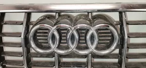 Audi Q3 F3 Grotelės viršutinės 83A853651B