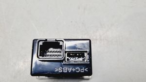 KIA Sorento Enchufe conector USB 96120C5100