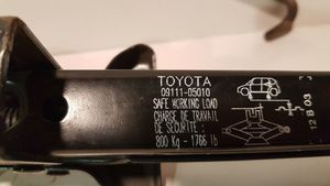 Toyota Avensis Verso Tunkki 0911105031