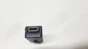 Skoda Karoq USB socket connector 3G5035726