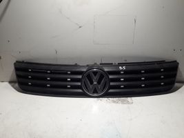 Volkswagen PASSAT B5 Grotelės viršutinės 