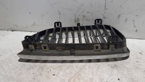 BMW 1 E82 E88 Grille calandre supérieure de pare-chocs avant 71286189