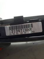 Opel Signum Licznik / Prędkościomierz 13136728HR