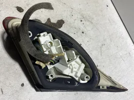 Opel Astra J Luci posteriori del portellone del bagagliaio E245027