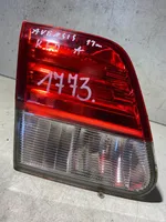 Toyota Avensis T270 Lampy tylnej klapy bagażnika R1Y02