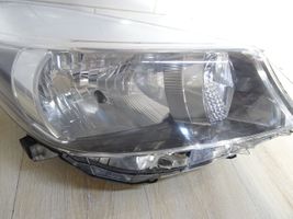 Toyota Yaris Lampa przednia 811300D450
