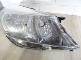 Toyota Yaris Lampa przednia 811300D450