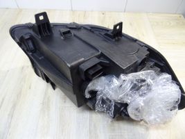 Mercedes-Benz Sprinter W907 W910 Lampa przednia A9109060000