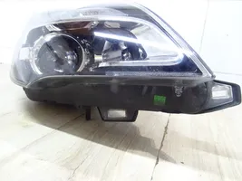 Opel Meriva B Lampa przednia 13372334