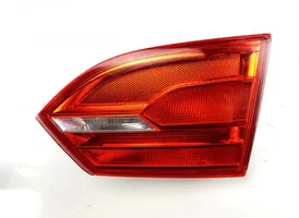 Volkswagen Jetta VI Aizmugurējais lukturis pārsegā 5C6945260
