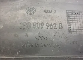 Volkswagen PASSAT B5 Pare-boue passage de roue avant 3B0809962B