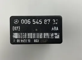 Mercedes-Benz E W124 Przekaźnik pompy paliwa 0065458732