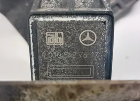 Mercedes-Benz Vito Viano W639 Aizmugurē balstiekārtas augstuma sensors A0105427617