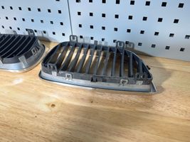 BMW 1 E81 E87 Grille de calandre avant 7077130