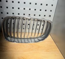 BMW 1 E81 E87 Grille calandre supérieure de pare-chocs avant 7179655