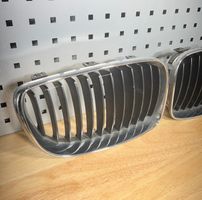 BMW 1 E81 E87 Maskownica / Grill / Atrapa górna chłodnicy 7179655