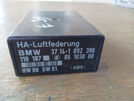 BMW 5 E39 Air suspension control unit module (rear) 1092396