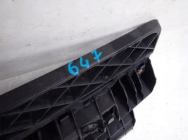 Mercedes-Benz GLK (X204) Grotelės priekinės 