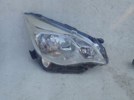 Toyota Verso-S Lampa przednia 