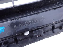 Subaru Levorg Maskownica / Grill / Atrapa górna chłodnicy 6791121VA021