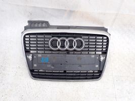 Audi A4 S4 B7 8E 8H Maskownica / Grill / Atrapa górna chłodnicy 71N17906A