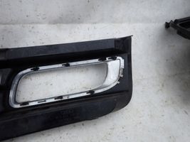 Audi A8 S8 D3 4E Pretmiglas luktura dekoratīvais režģis 4E0807682