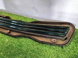 Mercedes-Benz E W210 Grille calandre de capot A2108800705