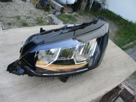 Peugeot 208 Lampa przednia 