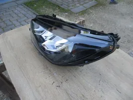 Peugeot 208 Lampa przednia 