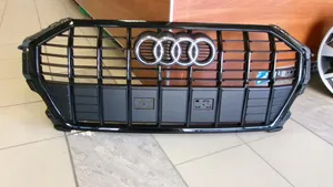 Audi Q3 F3 Grotelės priekinės 