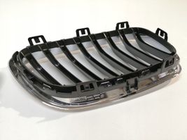 BMW 2 F22 F23 Maskownica / Grill / Atrapa górna chłodnicy 7295522