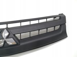 Mitsubishi L200 Maskownica / Grill / Atrapa górna chłodnicy Z5884489S