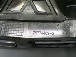 Mitsubishi L200 Maskownica / Grill / Atrapa górna chłodnicy Z5884489S