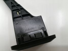 Lexus RX 330 - 350 - 400H Przełącznik / Przycisk otwierania klapy tylnej / bagażnika 15A718