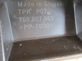 Volkswagen Touareg III Takapuskurin kannake 760807863