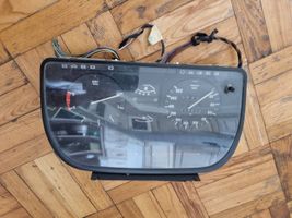 BMW 5 E28 Tachimetro (quadro strumenti) 1376517