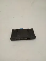 Mercedes-Benz GLE (W166 - C292) USB-pistokeliitin A1728202000